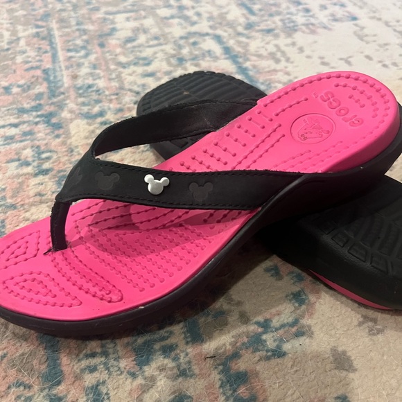 CROCS Black and Pink Sandals with Ergonomic Comfort - Picture 2 of 5